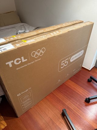 TV TCL 55” QD-Mini LED 4K + soporte móvil