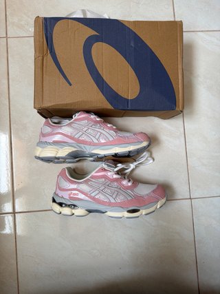 Zapatilla Asics Rosa y Gris