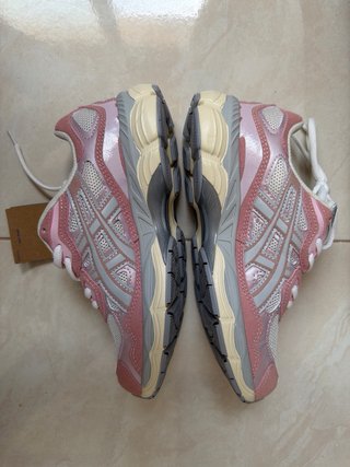 Zapatilla Asics Rosa y Gris