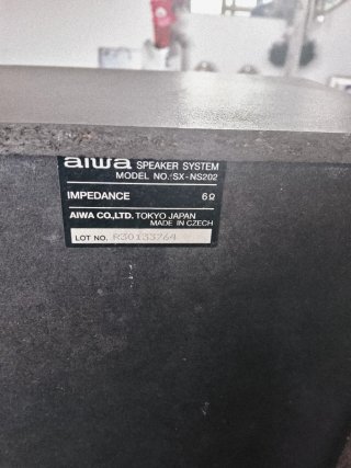 Altavoz Aiwa Plata y Negro
