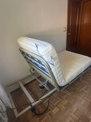 Cama articulada seminueva con colchón
