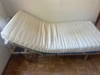 Cama articulada seminueva con colchón