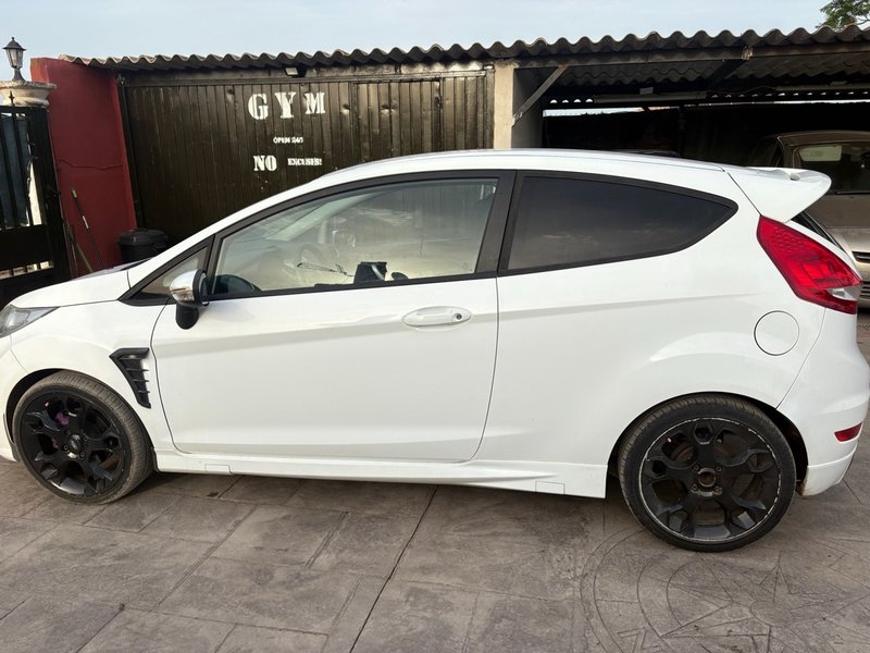 Ford Fiesta 2010 - foto 1