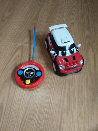 Coche teledirigido Mini con volante