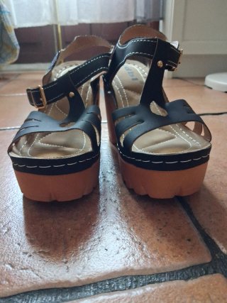 Sandalias de tacón DBL negras y marrones