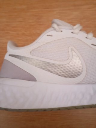 Nike Revolution 38