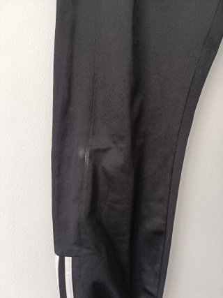 Chaqueta deportiva Adidas roja y blanca