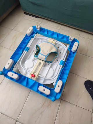 Andador bebé azul y blanco