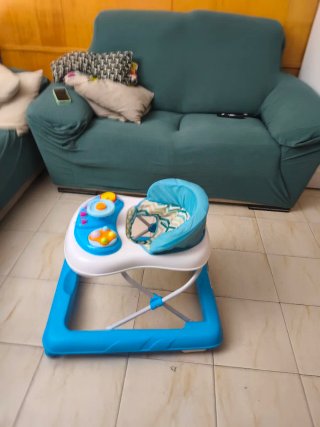 Andador bebé azul y blanco