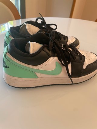 Zapatillas Nike Jordan Negras y Blancas