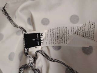 Vestido de lunares blanco y negro