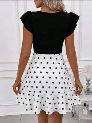Vestido de lunares blanco y negro