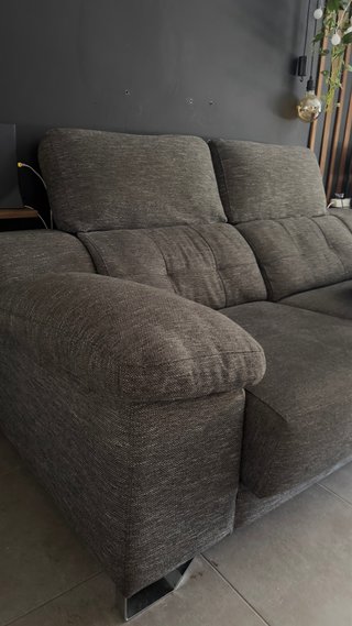 Sofá de 2 plazas gris y negro