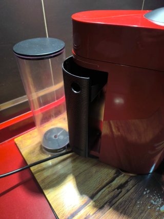 Cafetera Nespresso Vertuo Roja