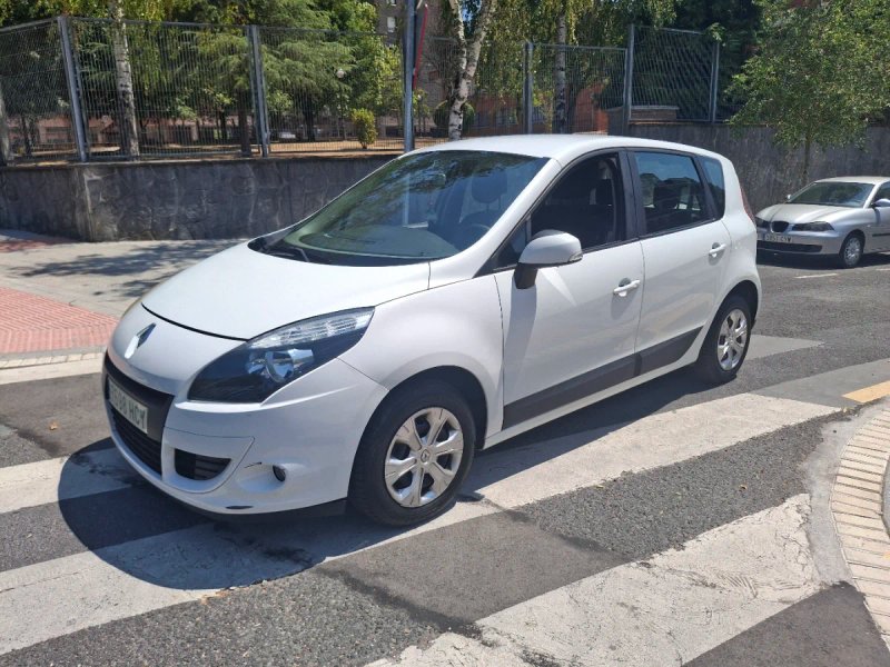 Renault Scenic 2011 - foto 1