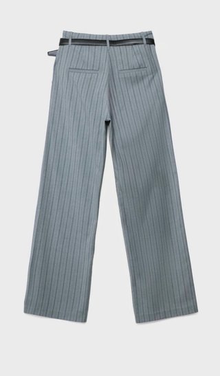 Pantalón fluido de tiro alto y cintura gris