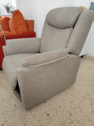 Butaca reclinable beige y naranja