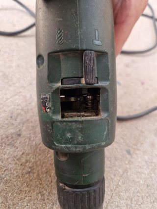 Taladro percutor Bosch PSB para reparar Funciona
