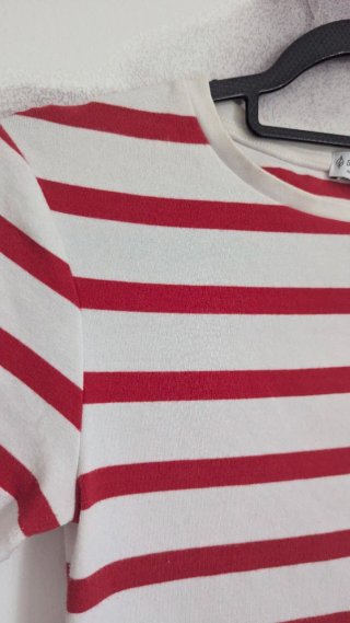 Camiseta rayas rojas y blancas Stradivarius