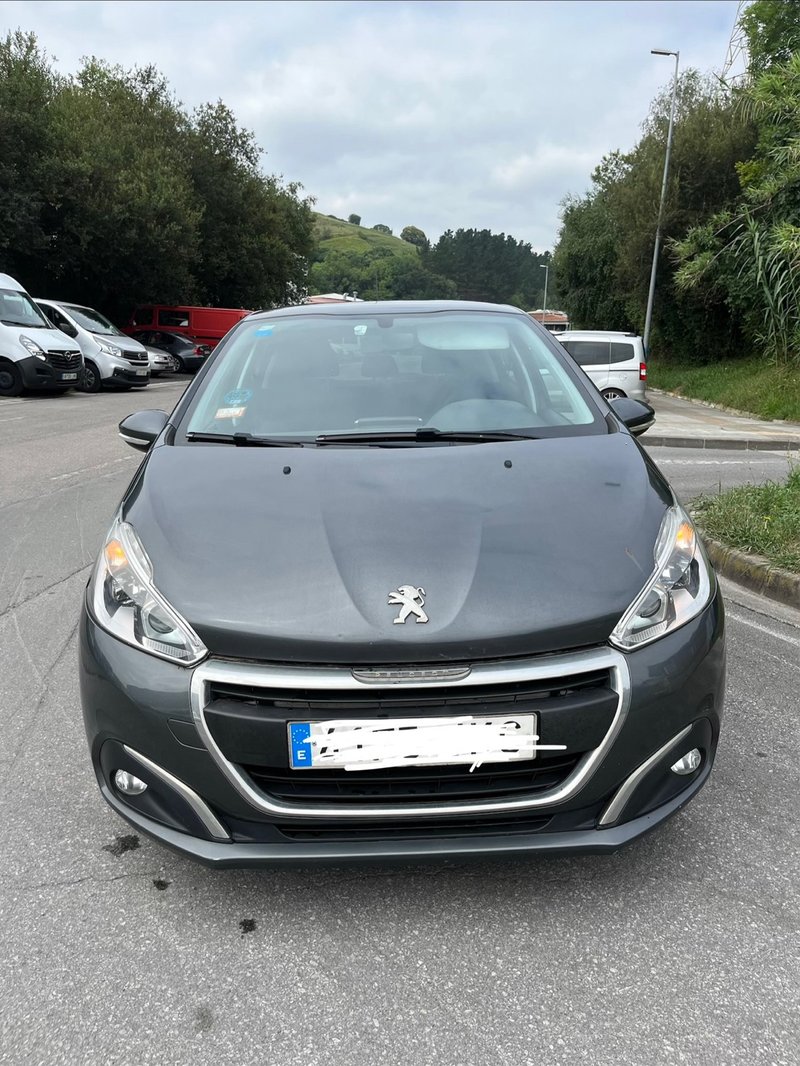 Peugeot 208 2015 - foto 1