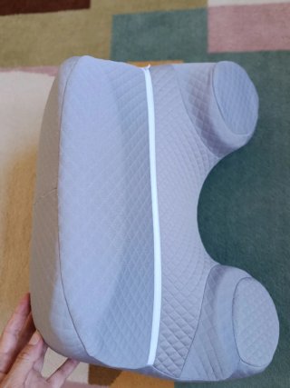 Cuscino cervicale grigio trapuntato