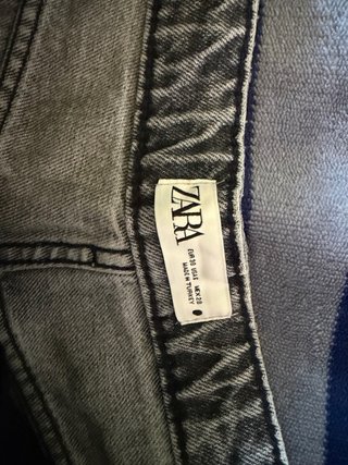 Pantalones cortos grises desgastados
