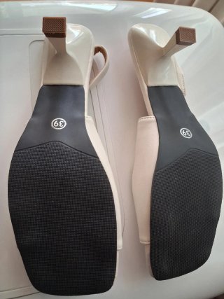 Sandalias tacón color marfil