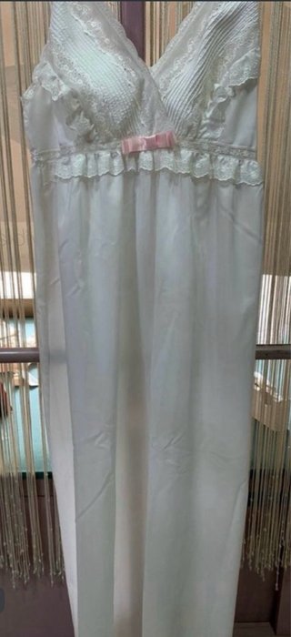 Camisón y bata de alta lencera, ideal novia.