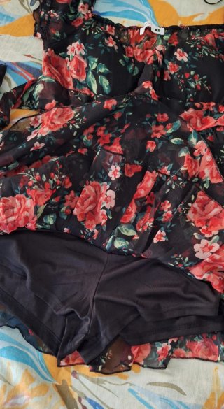 Vestito corto floreale nero e rosso XS