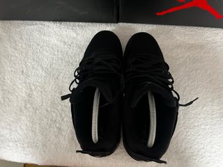 Jordan 4 Negro