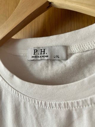 Camiseta P.H. Blanca con Diseño Mariposa