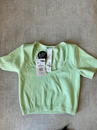 Camiseta Stradivarius verde talla M