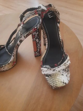 Sandalias Zara Tacon Serpiente