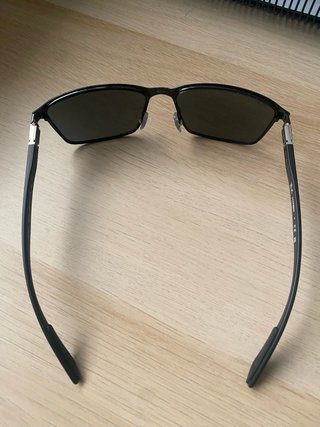Gafas de sol Ray-Ban negras.
