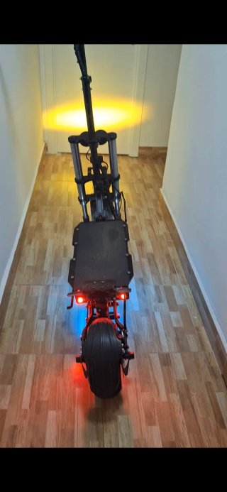 Patinete Eléctrico con Luces LED