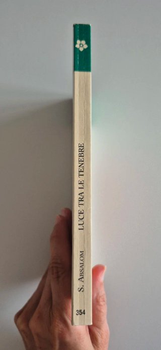 Libro "Luce tra le tenebre"
