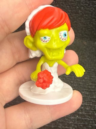 Boneca zumbi noiva