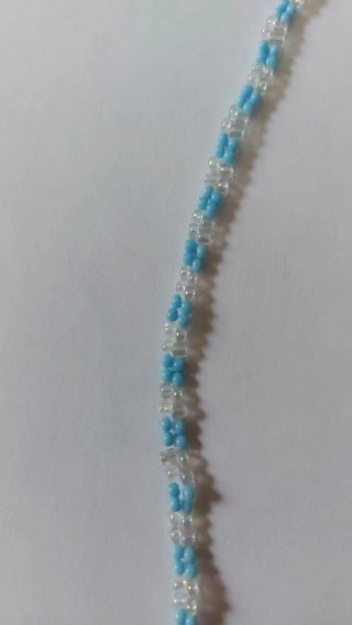 Collar de cuadros azul y blanco hecho a mano