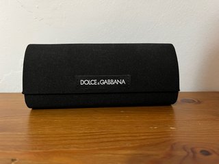 Gafas de sol Dolce & Gabbana marrones y doradas.