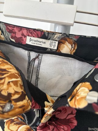 Pantalón estampado floral Stradivarius T.36