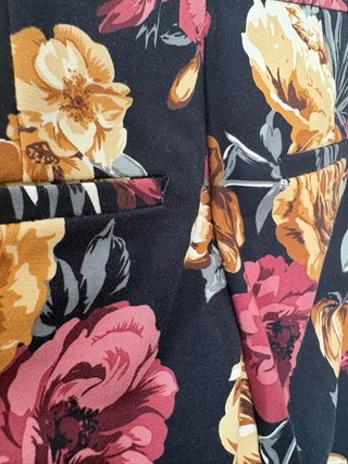 Pantalón estampado floral Stradivarius T.36
