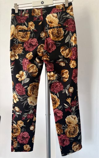 Pantalón estampado floral Stradivarius T.36