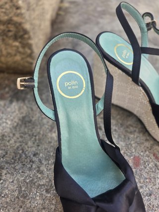 Sandalias cuña Polin et Moi negras