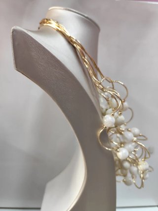 Collana con perle e cerchi dorati