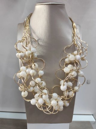 Collana con perle e cerchi dorati
