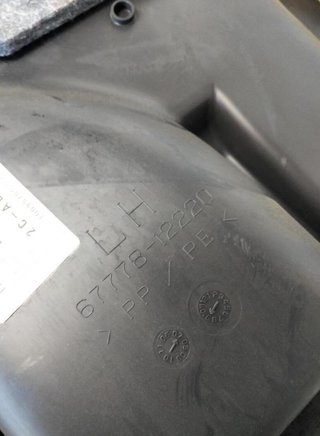 252768 guarnecido puerta 6777812220 toyota corolla