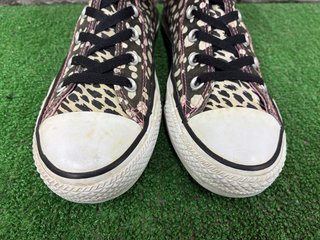 Converse 39 fantasia pois