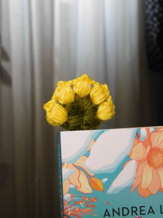 Marcapáginas flor amarilla