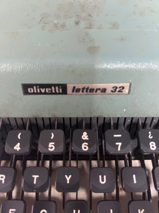 Máquina de escribir Olivetti maletín