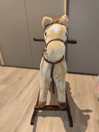Caballito balancín peluche